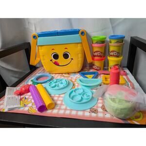 Play-Doh Picnic Shapes Starter Set – Tools & 6 Cans Recipes
